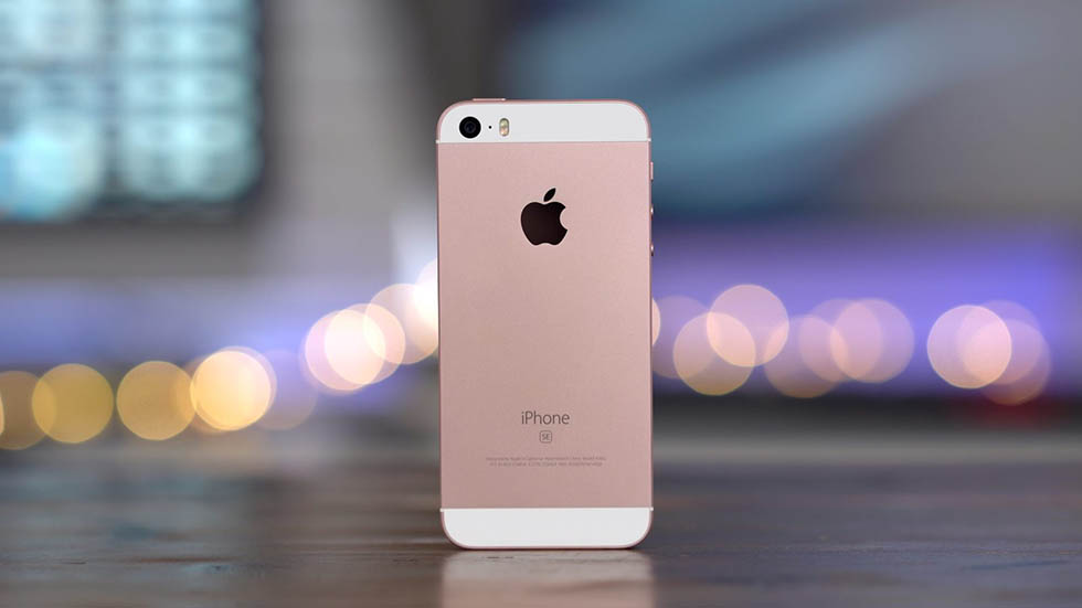 Пропавший из продажи iPhone SE вернулся с акциями